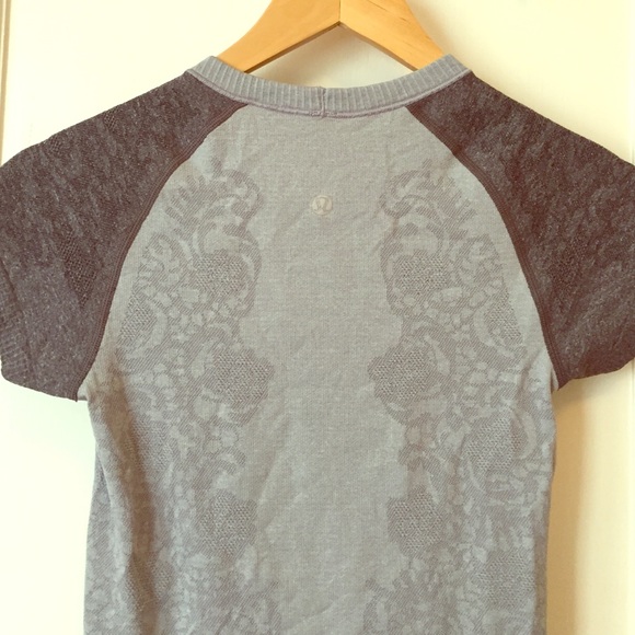 Lululemon floral swiftly top