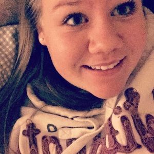 Meet your Posher, Leah