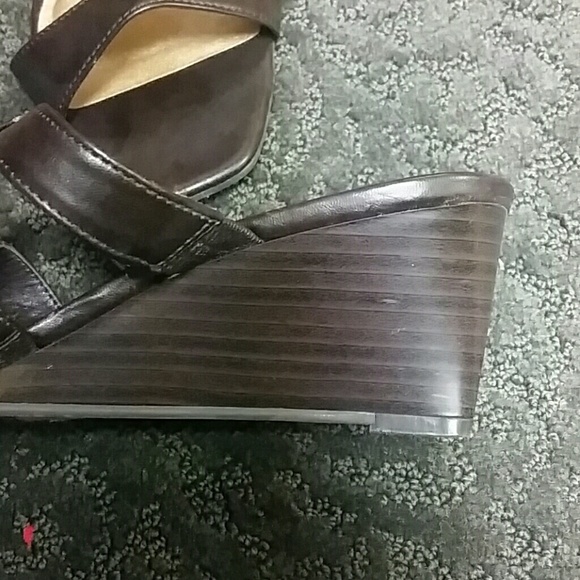 Gold and brown heels - Picture 2 of 4