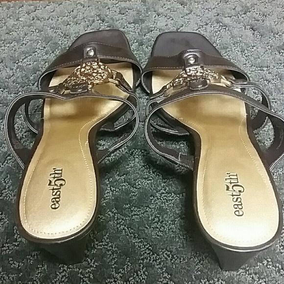 Gold and brown heels - Picture 3 of 4