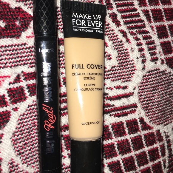 Full cover makeup forever concealer! W Extra item
