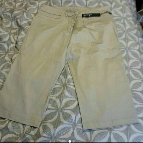 Cream capris