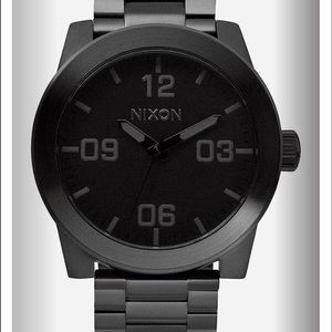 SS Nixon. BNWT BLACK ON BLACK ⭐️ᔕOᒪᗪ⭐️ for 160.00