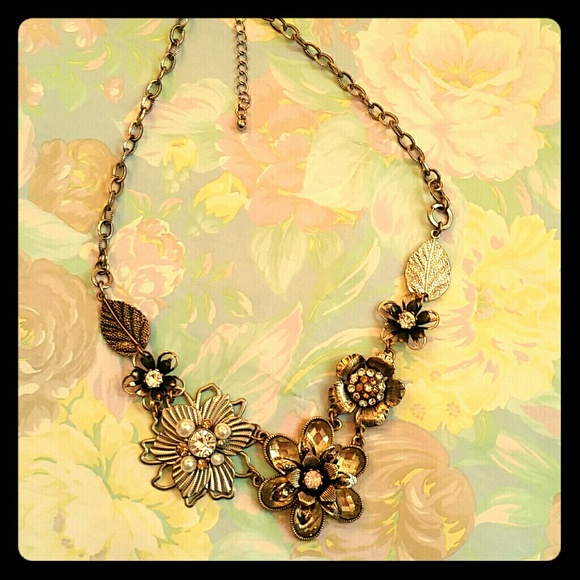 SOLD (BLACK FRIDAY SALE) Floral statement necklace