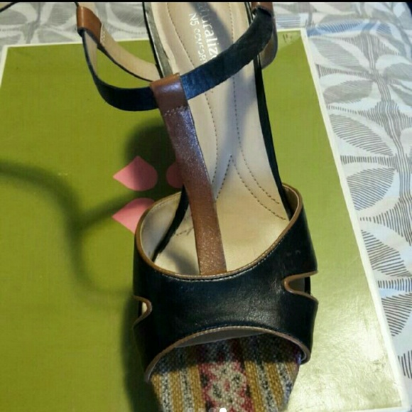Naturalizer wedge