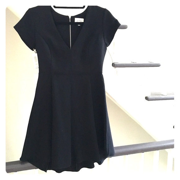 Aritzia Dresses & Skirts - NWT. Aritzia Wilfred Dress Black Size 2