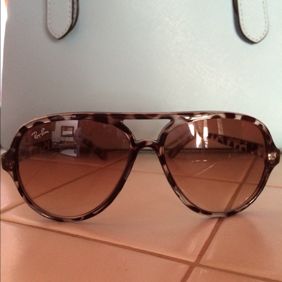 Ray Ran tortoise shell aviators. - Picture 2 of 4