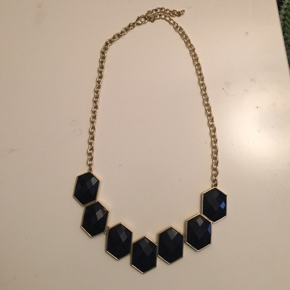 Black and gold necklace - Picture 1 of 3