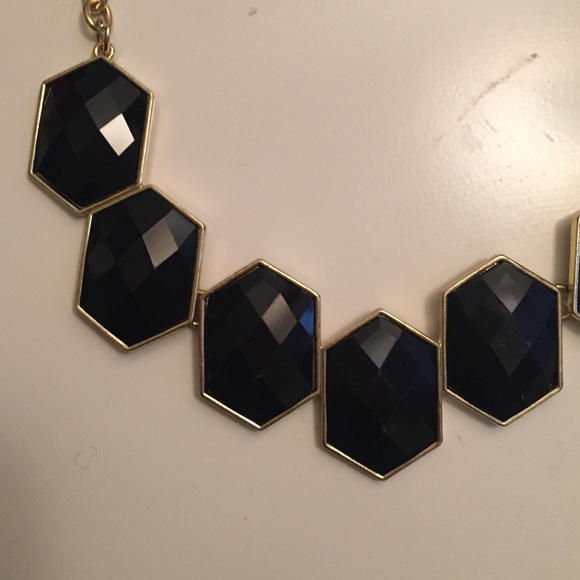 Black and gold necklace - Picture 2 of 3