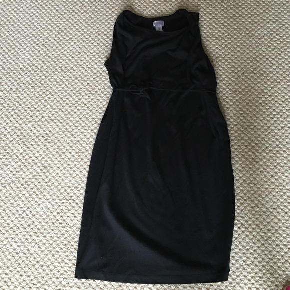 Professional black sleeveless maternity dress