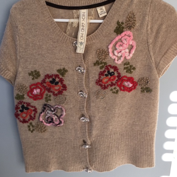 Short sleeved sweater