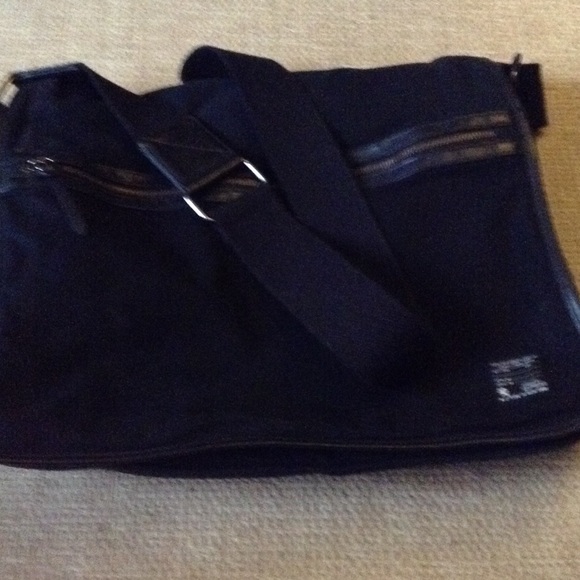 Men's cross body laptop holder/school bag. - Picture 1 of 4