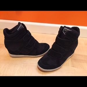 Sketcher sneaker wedge