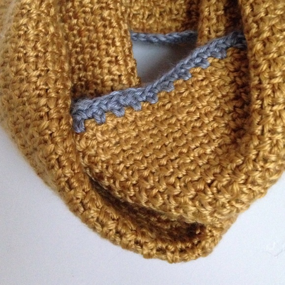 GIFTED - Handmade - Mustard yellow infinity scarf - Picture 2 of 4