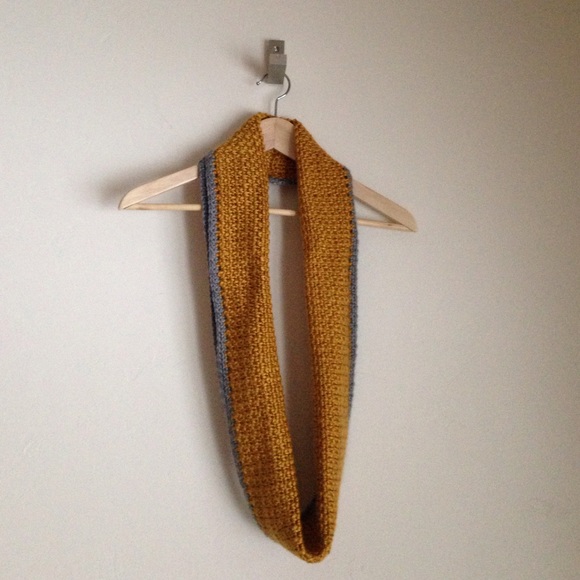 GIFTED - Handmade - Mustard yellow infinity scarf - Picture 3 of 4