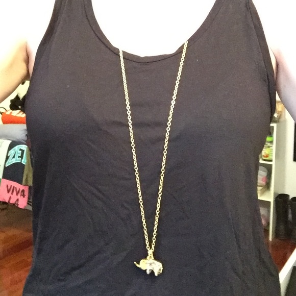 Gold elephant pendent necklace - Picture 3 of 3