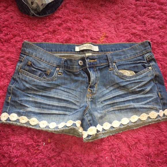 crochet pattern on jean shorts