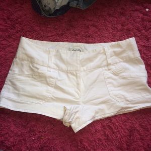 super cute white shorts!