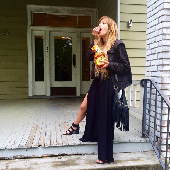 Meet your Posher, Halley - Picture 3 of 4