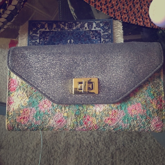 Kimchi Blue Urban Outfitters Spring Wallet