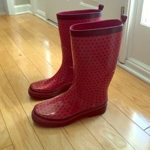 Polka-dot rain boots!