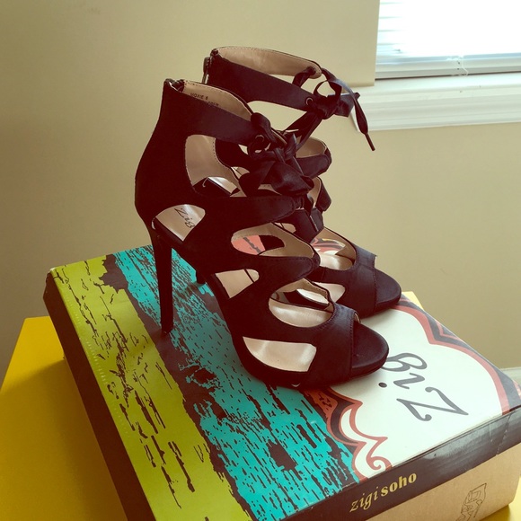 Black heels - Picture 1 of 4