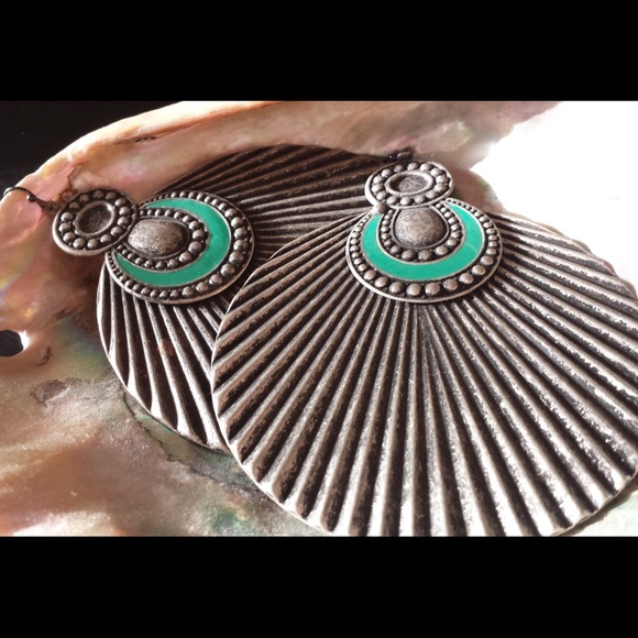 Metal "urban" earrings with turquoise color detail - Picture 1 of 2