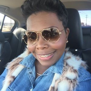 Meet your Posher, Angela