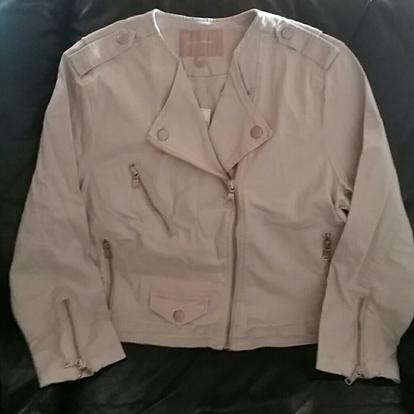 NWT Banana Republic cropped denim jacket, size L