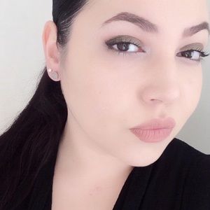 Meet your Posher, Nina