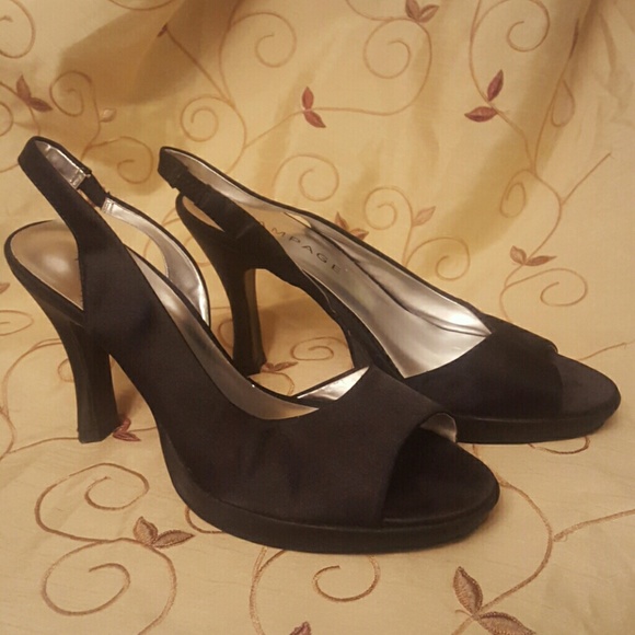 Satin asymmetrical  peeptoes - Picture 2 of 4