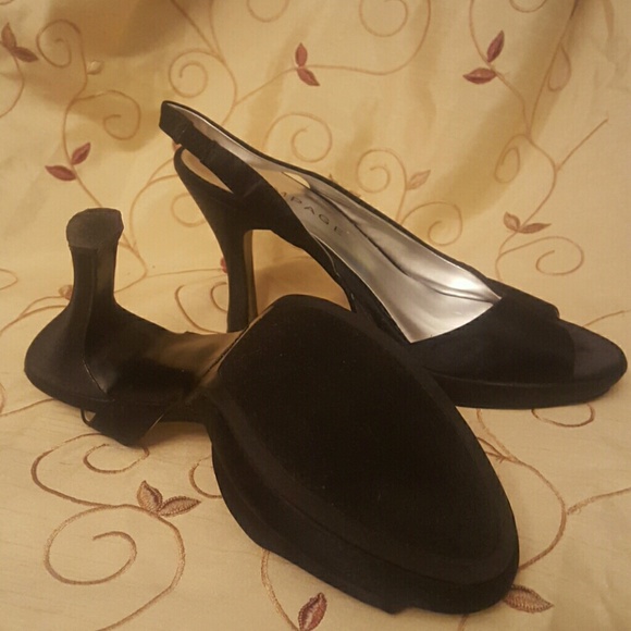 Satin asymmetrical  peeptoes - Picture 3 of 4