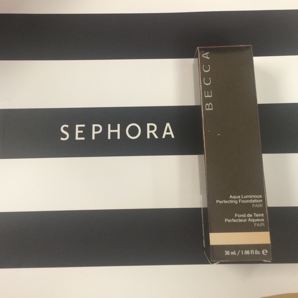 Becca Aqua Luminous Perfecting Foundation - Fair