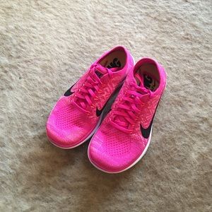 ✨SOLD✨NIKE Sneakers Hot Pink