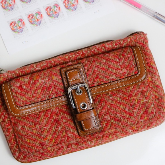 💝 CLOSET CLEAR OUT 💝 Tweed Coach Wristlet