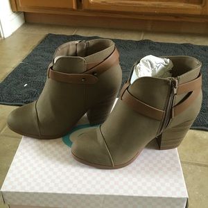 New in box brown booties