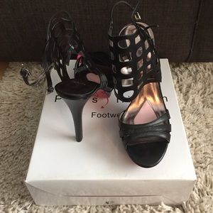 Paris Hilton trix black heels