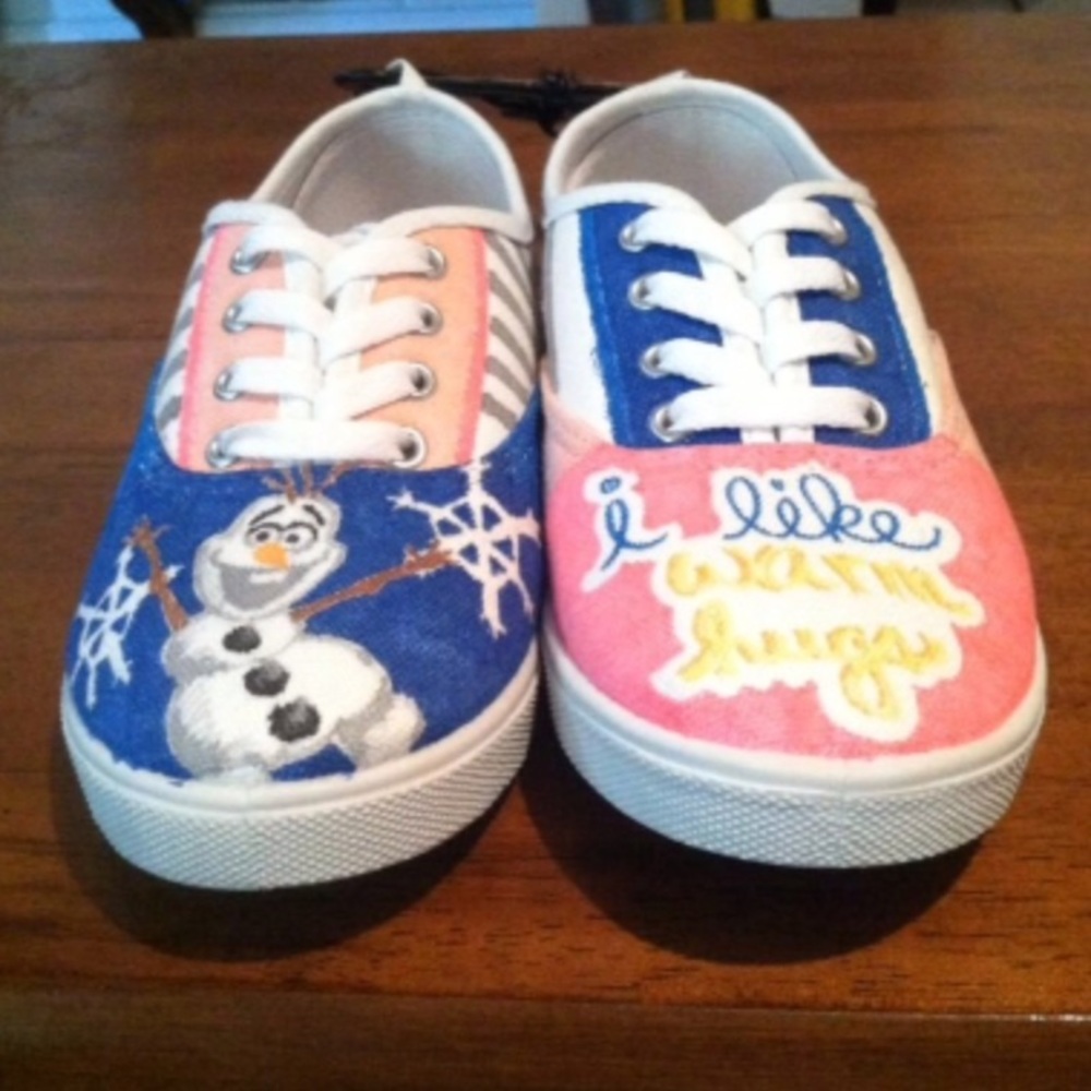 CUSTOMIZED white canvas shoes!!