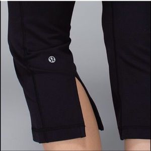 Lululemon Gather and Crow Crop