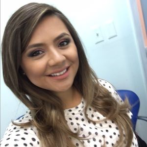 Meet your Posher, Laura