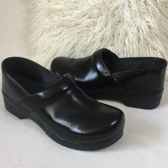 Dansko Shoes - Dansko Like New black leather comfort shoes
