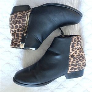 Side cheetah print ankle boots
