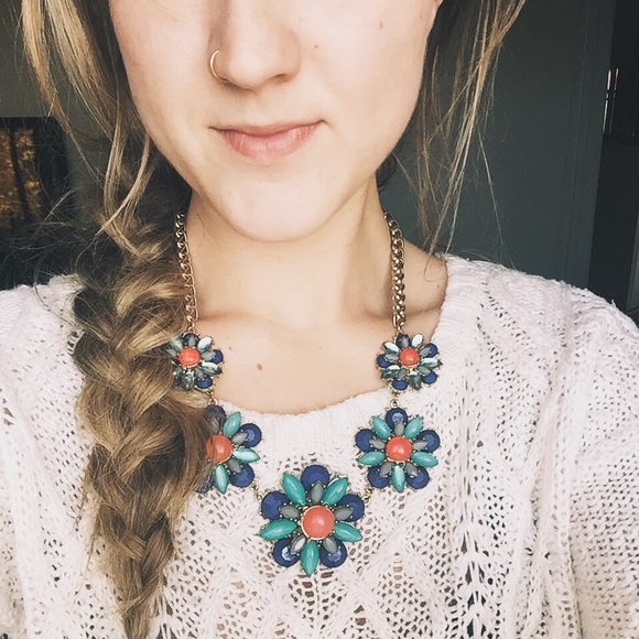 Stella & Dot Jewelry - Summer Flower Necklace