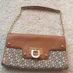Dkny clutch /purse