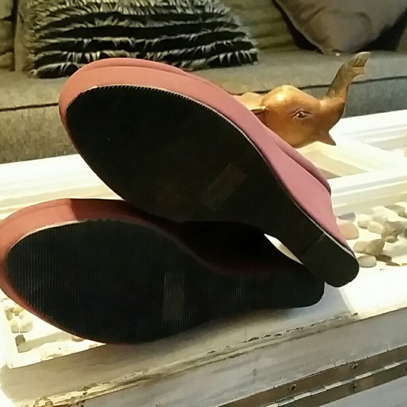 Maroon wedges - Picture 3 of 3