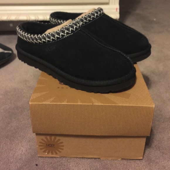 black slip on uggs