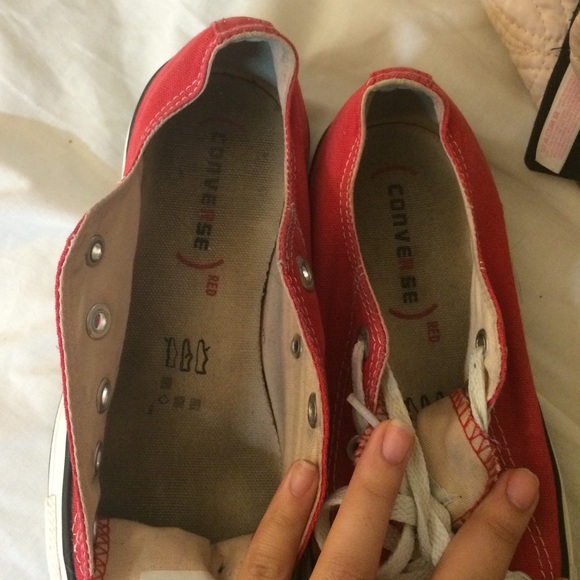 Red converse - Picture 3 of 4