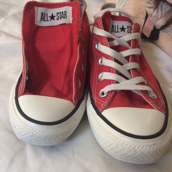 Red converse - Picture 4 of 4