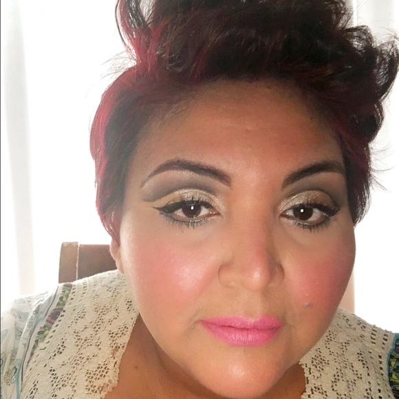 Meet your Posher, Nidia - Picture 1 of 1