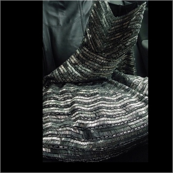 Dress brand new - Picture 2 of 3